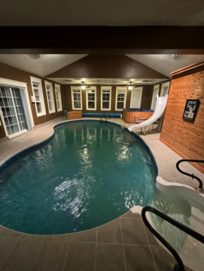 Riverside Pool Chalet !